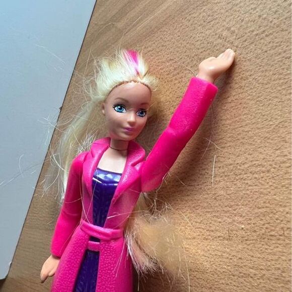 2016 - McDonald's Happy Meal Toy - "Barbie Spy Squad" - #1 Agent Barbie - Open - Picture 2 of 6